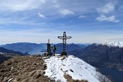 04 In vetta al Legnoncino (1711 m) con vista sul Lago di Como e  i suoi monti 